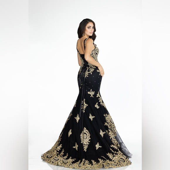 Abby Paris Dresses & Skirts - Abby Paris Formal Dress By Lucci Lu